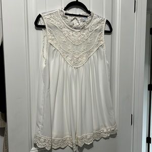Womens size XXL blouse. Sleeveless. White